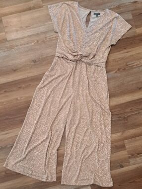 NWOT MADISON Stretchy, Flowy Wide Leg Jumpsuit. Tan/pink Leopard.Twist Waist. L